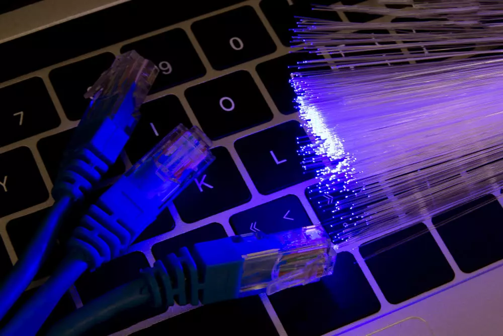 As vantagens da internet fibra óptica
